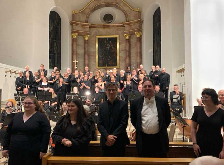 Converse Music students and faculty stand in front of an audience after a performance at Germany's Festwoche Klassischer Musik